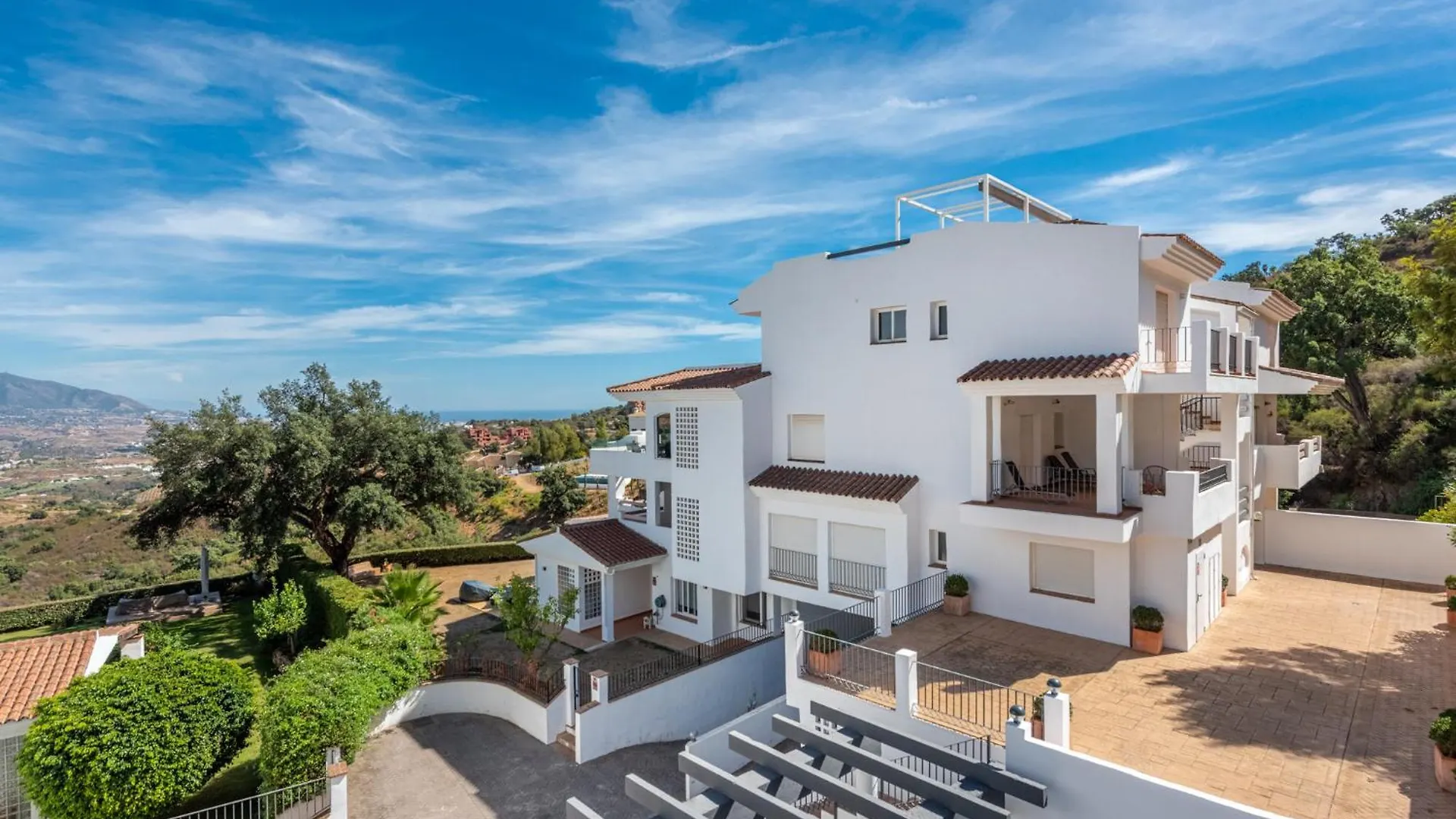 3 Bedroom Huge Terrace Pool & Views La Mairena Apartment