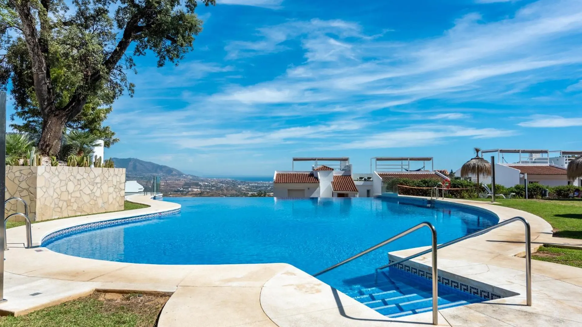 Apartment 3 Bedroom Huge Terrace Pool & Views La Mairena
